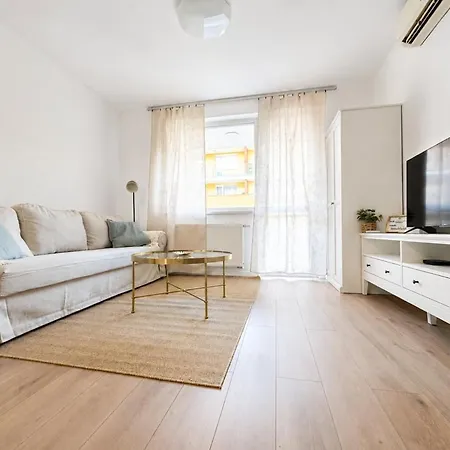 Διαμέρισμα Cozy Buda - Ac - Sleeps 4 - Easy Access To Center