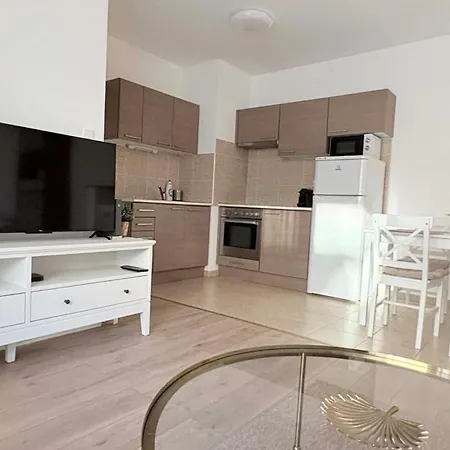 Cozy Buda - Ac - Sleeps 4 - Easy Access To Center *
