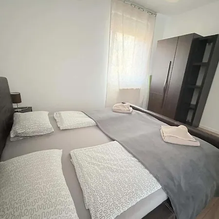 Cozy Buda - Ac - Sleeps 4 - Easy Access To Center Βουδαπέστη