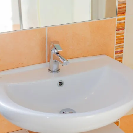 Cozy Buda - Ac - Sleeps 4 - Easy Access To Center Διαμέρισμα Βουδαπέστη